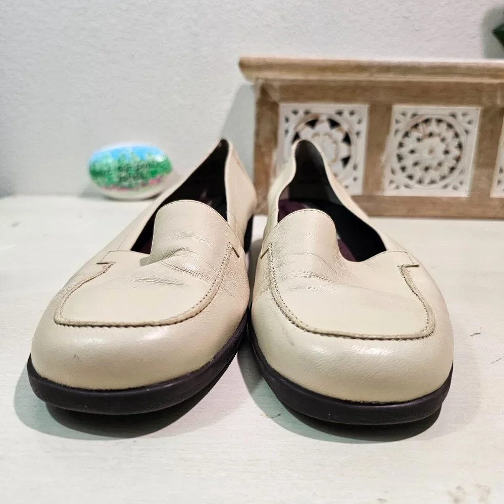 Easy Spirit Womens Sz 9.5 Cream Leather Loafer Casual Comfort Shoes Preppy Work - Picture 3 of 9